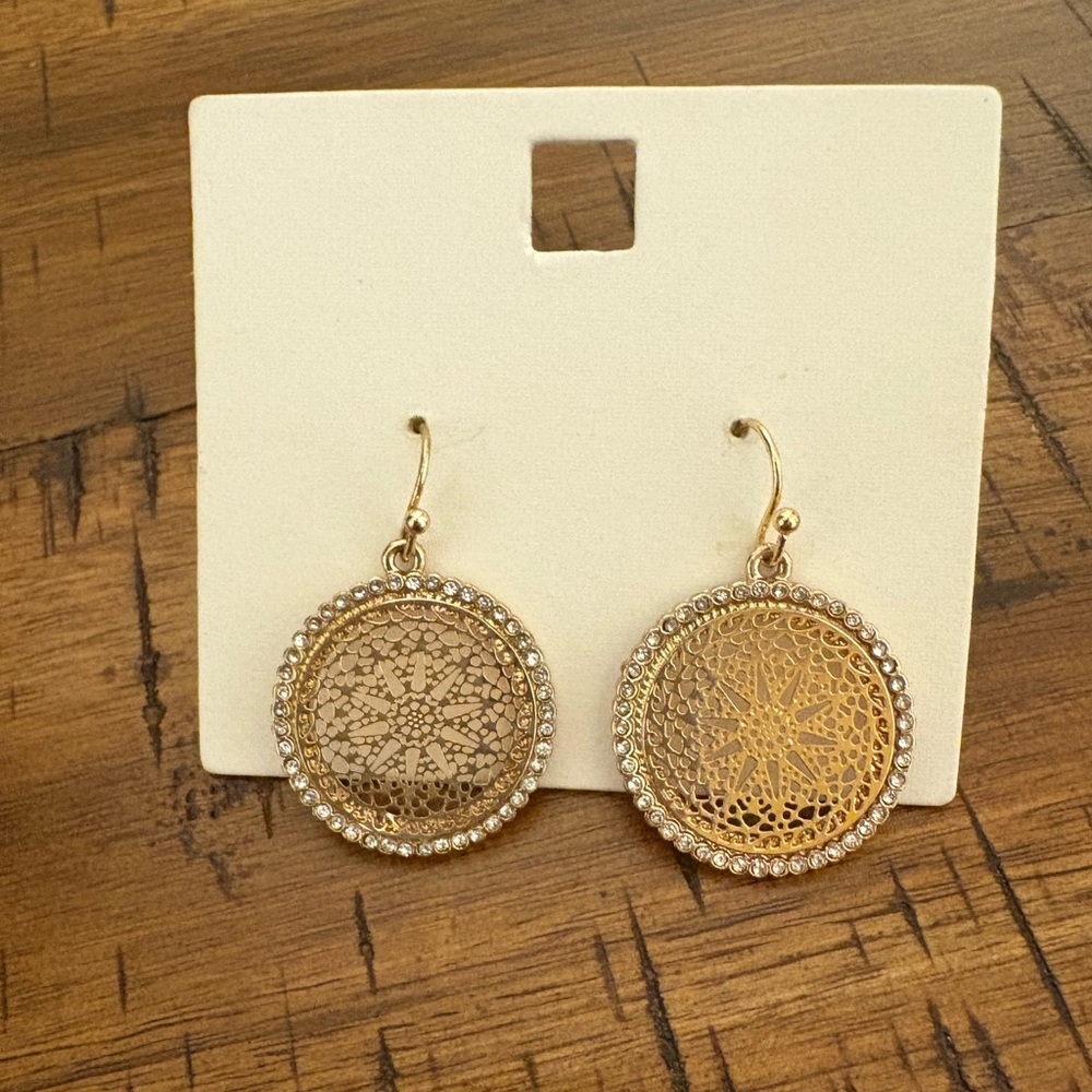 🔴2/$10- Elegant Gold Filigree Earrings